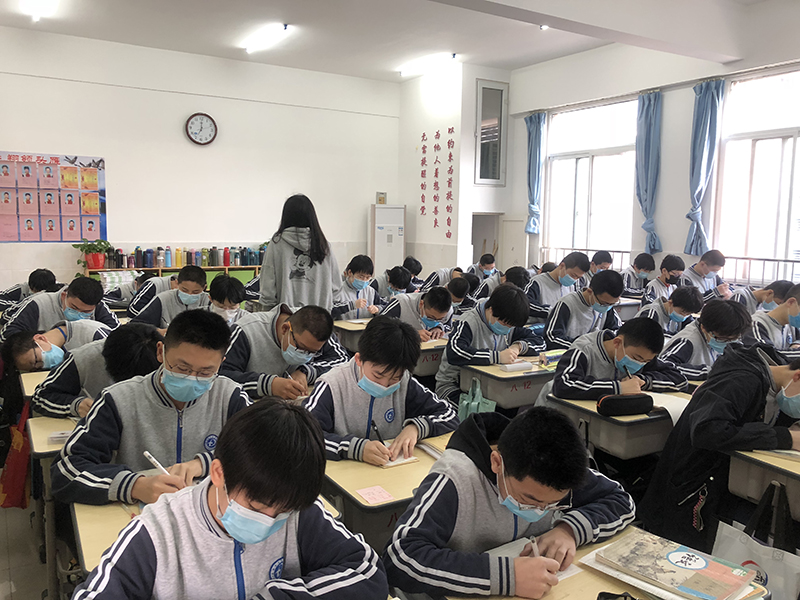 劉雨貝老師默默耕耘，無私奉獻(xiàn)